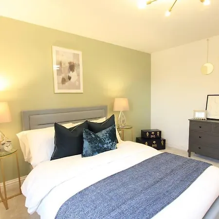 Cabot Mews 2 * Bristol